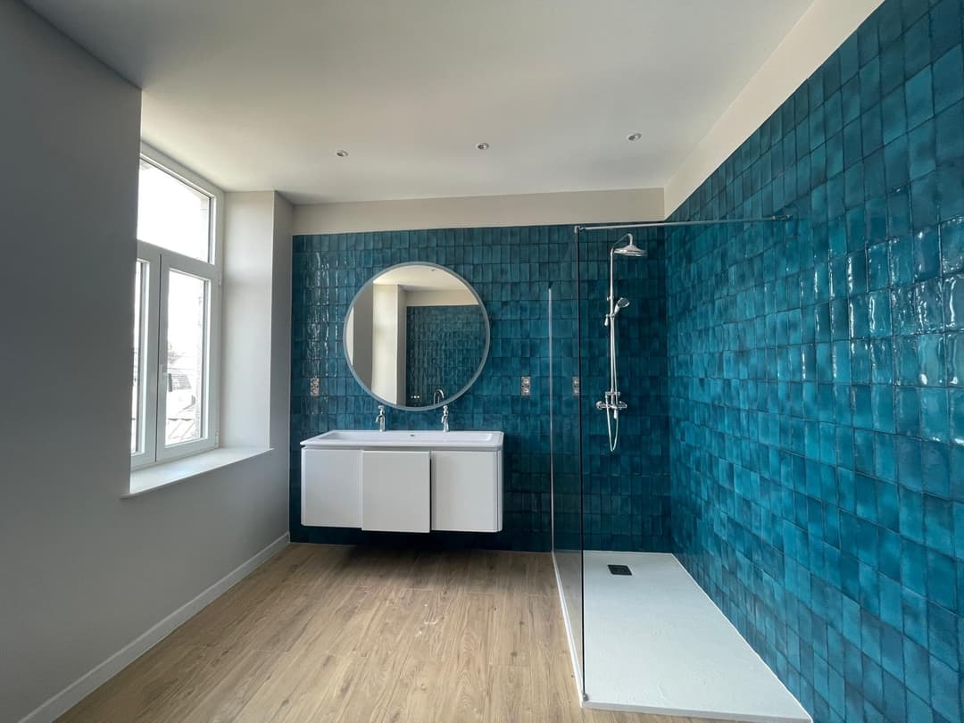 Salle de bain finissions murales à Mérignies